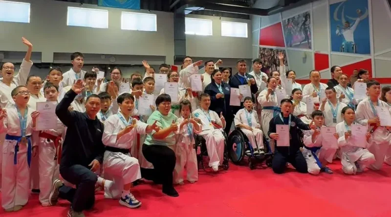 В Паралимпийском тренировочном центре прошел городской чемпионат по WKF пара каратэ